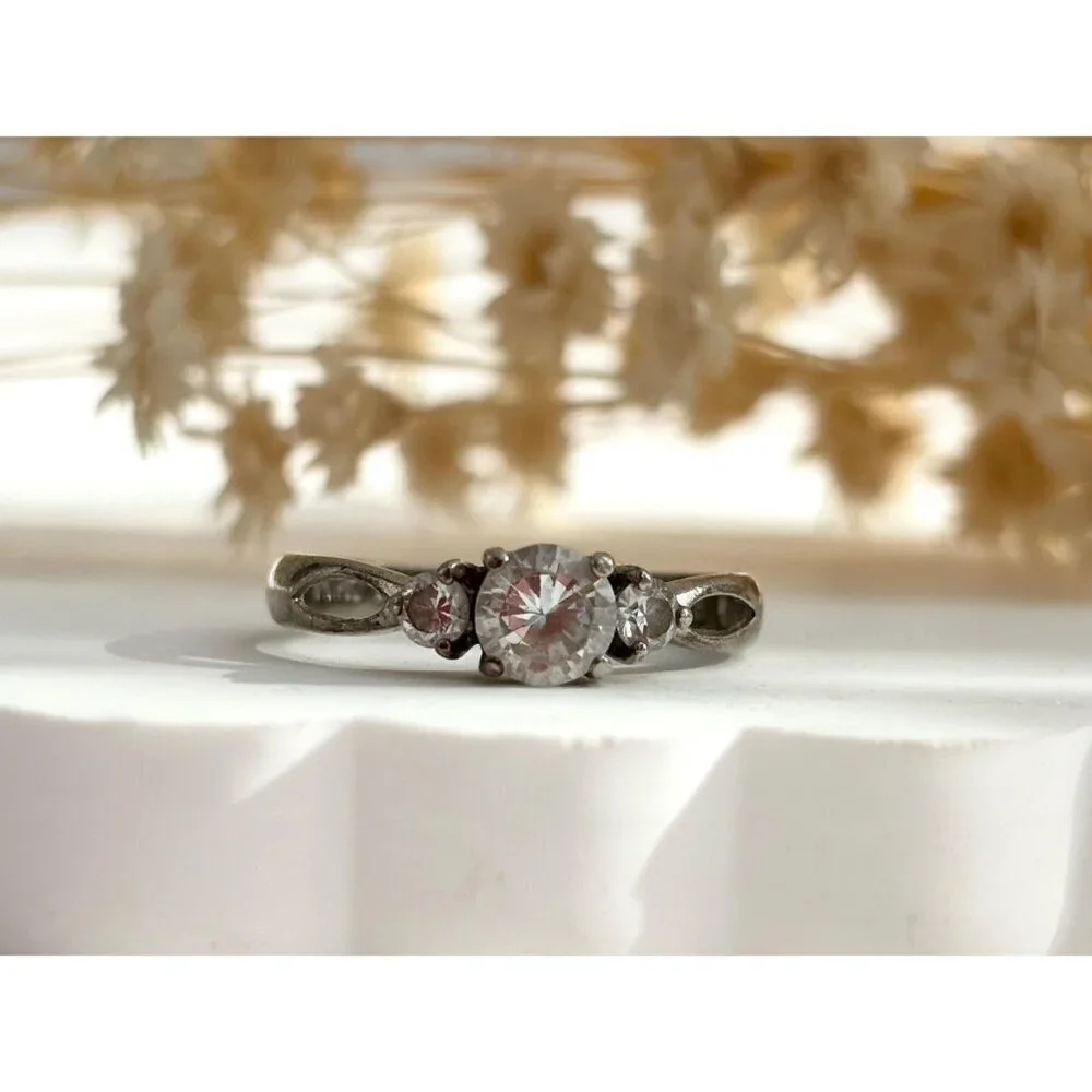 Tripe Stone Round Cut Cubic Zirconia Ring Split Shank Ring - sz 9